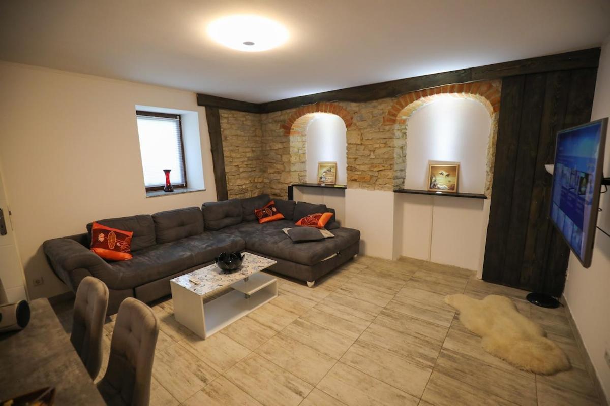 Grosse In Appartement *